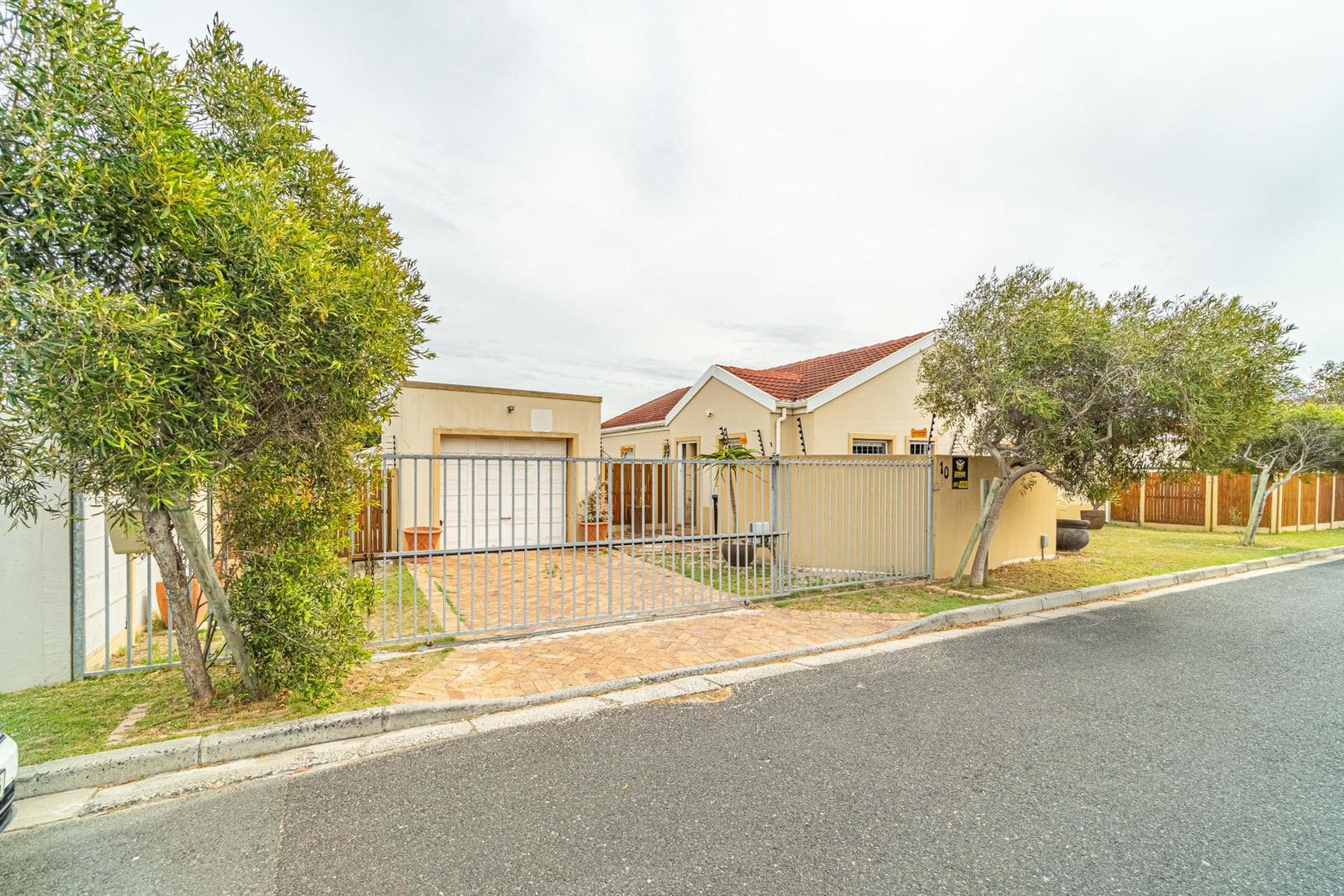 House (Single Storey) · 3 bed · in Diep River, Cape Town
