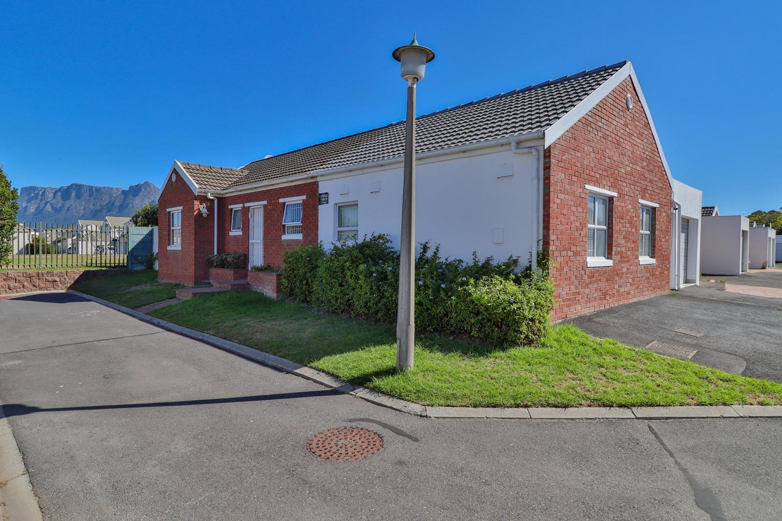 House (Cluster) · 4 bed · in Pinelands, Cape Town (30 Howards End)