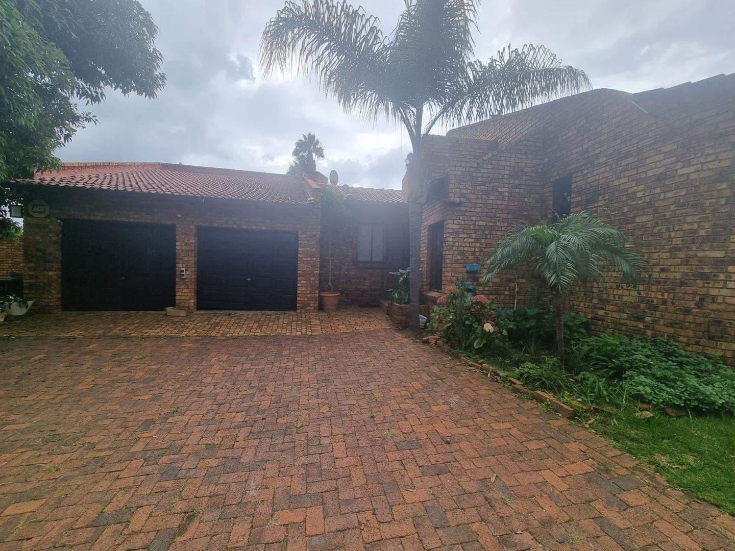 House · 4 bed · in Rooihuiskraal, Centurion